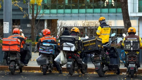 Một chiếc bánh kem dở tệ đã gây ra cuộc khủng hoảng giao đồ ăn ở Trung Quốc như thế nào?