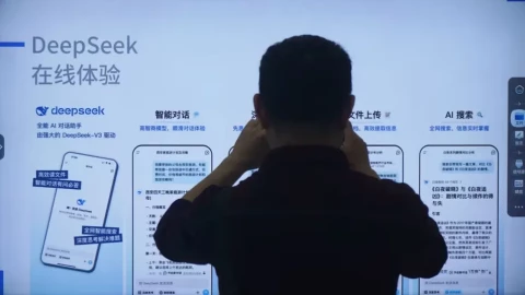 Deepseek không thiếu tiền, chỉ lo bị cướp nhân tài