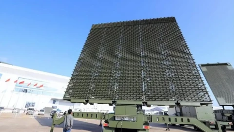 Khóa mục tiêu chỉ 0,008 giây! Radar của Trung Quốc khuếch đại tín hiệu tàng hình lên 60.000 lần, biến F-22 huyền thoại của Mỹ thành đống sắt vụn.