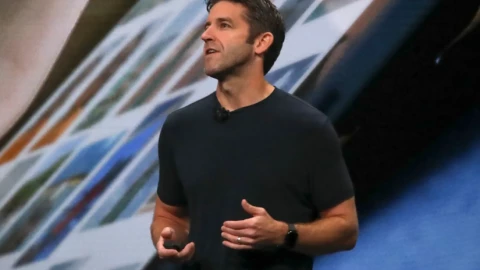 Người mua iPhone chịu ảnh hưởng gì khi đế chế Apple đổi CEO