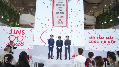 Hãng kính mắt Nhật Jins mở cửa hàng đầu tiên ở Hà Nội