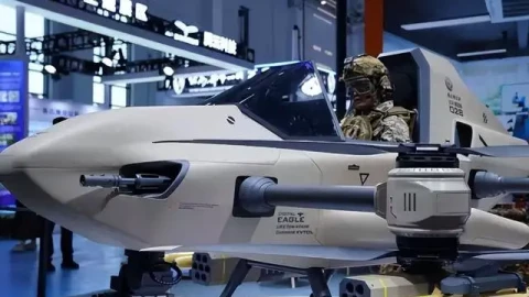 Cả Mỹ và Nga đều không có thứ này! Trang thiết bị mới, đột phá cho phép bộ binh vừa bay vừa tấn công: vượt qua các đèo núi và eo biển.