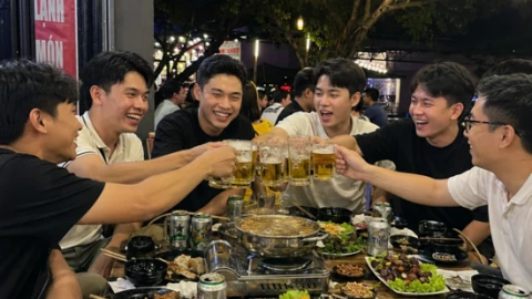 Cách uống rượu bia ngày lễ ít gây hại cho sức khỏe từ chuyên gia