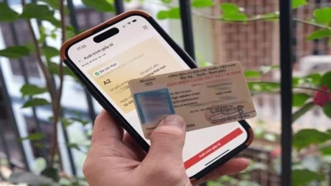 Đã có VNeID vẫn có thể bị phạt nếu không mang GPLX bản cứng trong trường hợp này