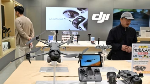 Chuyện lạ ở cường quốc drone: khắp thủ đô Bắc Kinh giờ không còn bày bán drone nữa