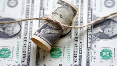 SWIFT công bố dữ liệu gây sốc: Vì sao đồng USD lại mạnh lên giữa chiến tranh Mỹ - Iran?