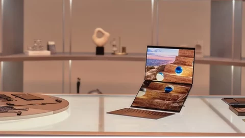 ASUS mở đặt trước Zenbook DUO 2026 tại Việt Nam: Laptop hai màn hình OLED đạt giải Vàng iF Design