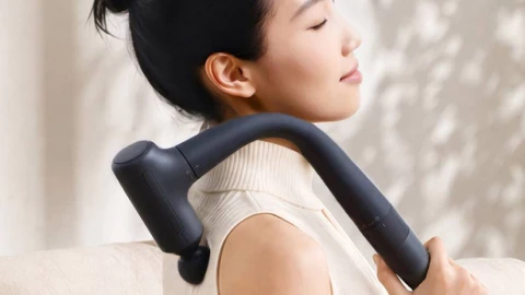 Xiaomi Fascia Gun 3: Súng massage cán dài tự xoa bóp lưng, giá hơn 1 triệu