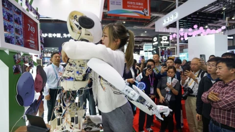 Dịch vụ tạo bản sao người yêu cũ bằng AI bùng nổ tại Trung Quốc
