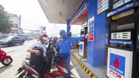 Gần 1.000 cửa hàng PV OIL dừng bán xăng RON 95, đổi sang E10 từ 15/5
