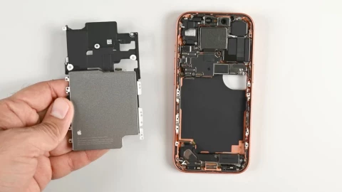 Cả làng Android dùng pin Silicon-Carbon hết rồi, sao Apple vẫn còn dè chừng?