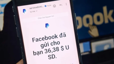 Facebook bắt đầu trả tiền cho người Việt