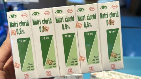 Người dân cần kiểm tra ngay lô thuốc nhỏ mắt Natri clorid 0,9% vừa bị thu hồi