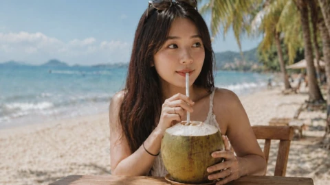 4 nhóm người không nên uống nhiều nước dừa dù khát đến mấy