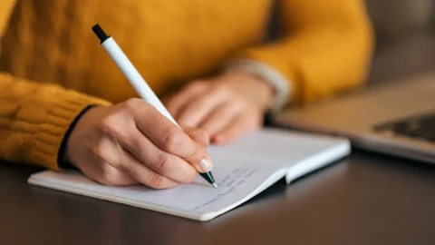 Bí ẩn 90% con người thuận tay phải có thể đã được giải mã