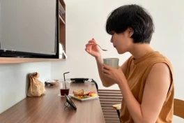 Người Nhật chán thuê trọ, ở luôn trong khách sạn cho sướng