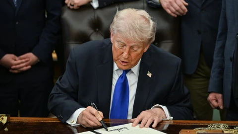 Một mô hình AI làm chao đảo cả chính sách Nhà Trắng. Trump đột ngột hủy ký sắc lệnh về AI vào phút chót