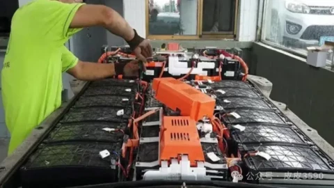 “Tiền thay pin còn đắt hơn cả xe” có phải là cú lừa? Làn sóng thay pin đầu tiên của BYD khiến nhiều chủ xe choáng váng
