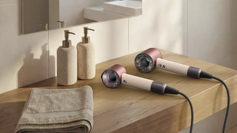 Máy sấy tóc thiết kế cầm đi du lịch giá 9 triệu đồng mở bán ở Việt Nam
