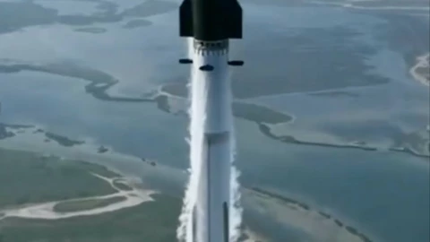 SpaceX đã phóng thành công tên lửa lớn nhất và mạnh nhất trong lịch sử loài người!  (Video)