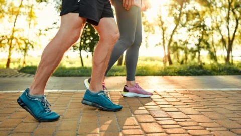 Đi bộ nhanh hay chậm tốt hơn cho tuổi thọ? Nghiên cứu thực tế đưa ra câu trả lời