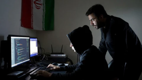 Tin tặc Iran phát tán MiniFast bằng phishing và đầu độc SEO