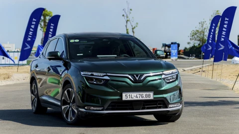VinFast VF 8: SUV điện cỡ D “dễ thở” nhờ lãi suất 5%, không lo nai lưng nuôi xe