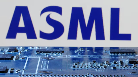 CEO ASML: Thế giới cần chip đời cũ của Trung Quốc