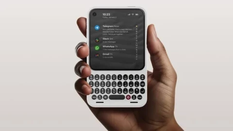 Vì sao điện thoại bàn phím QWERTY kiểu BlackBerry hồi sinh?