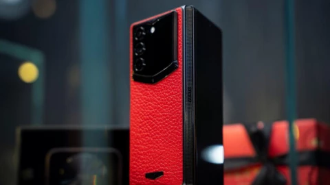 Vertu Alphafold trình làng: Điện thoại gập trăm triệu có trợ lý AI bảo mật cao