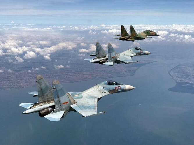May-bay-YAK-130.jpg May-bay-YAK-130.jpg