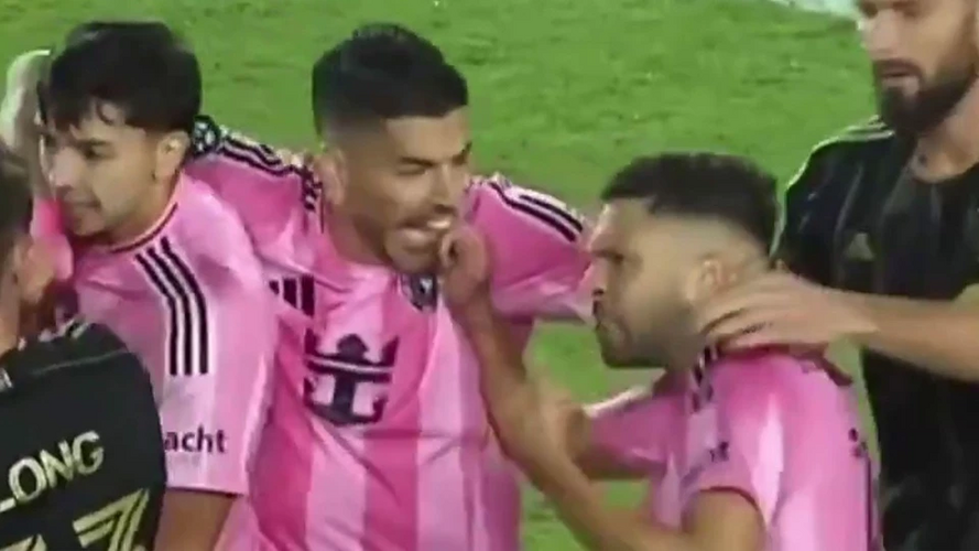 MM_OFF_PLATFORM_SUAREZ.png