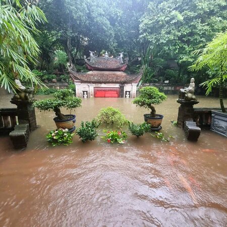 Một điều hi hữu xảy ra! PHỦ THÀNH CHƯƠNG trên núi cũng bị ngập.  (*) Ảnh Ngô Hương,