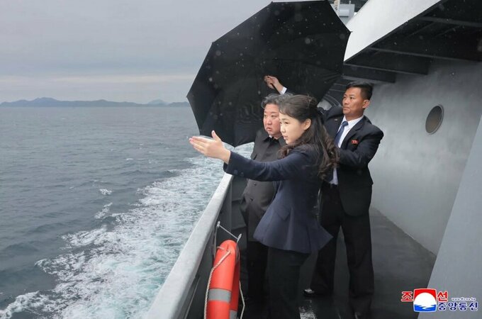 Lãnh đạo Triều Tiên Kim Jong-un ra lệnh cho hải quân đóng tàu khu trục 10.000 tấn.