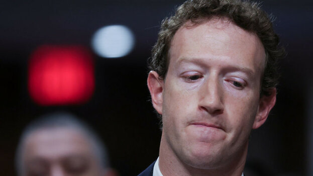 Zuckerberg mua AP.jpg