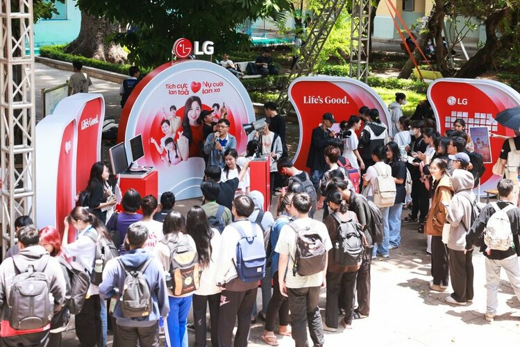 Không gian chương trình “Uni Tour – Tỏa rực tích cực” tại trường Đại học Sài Gòn_ (Copy).jpg Không gian chương trình “Uni Tour – Tỏa rực tích cực” tại trường Đại học Sài Gòn_ (Copy).jpg