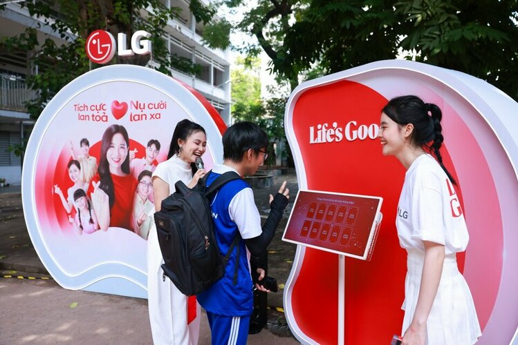 Sinh viên nhận về những thông điệp tích cực từ vũ trụ khi lựa chọn những lá bài (Copy).jpg Sinh viên nhận về những thông điệp tích cực từ vũ trụ khi lựa chọn những lá bài (Copy).jpg