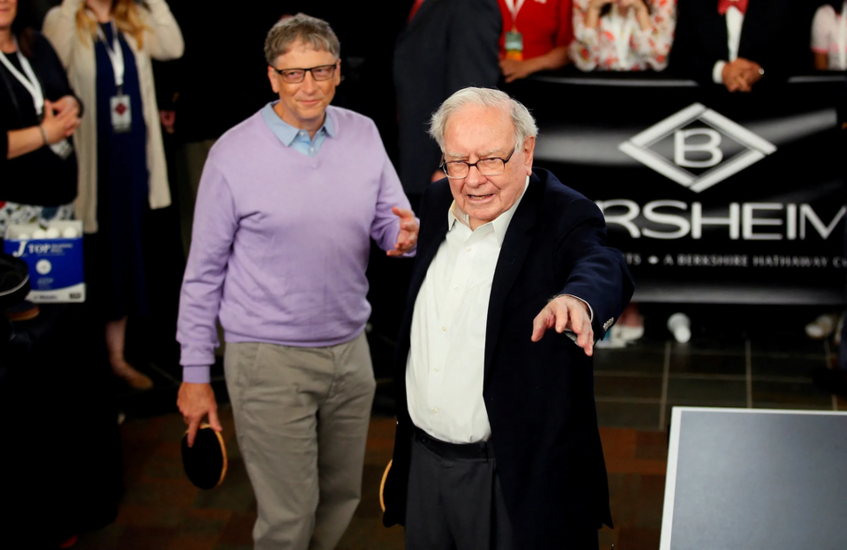 Bill Gates lại chịu một đòn giáng nữa từ bạn thân Warren Bufett do bê bối Epstein