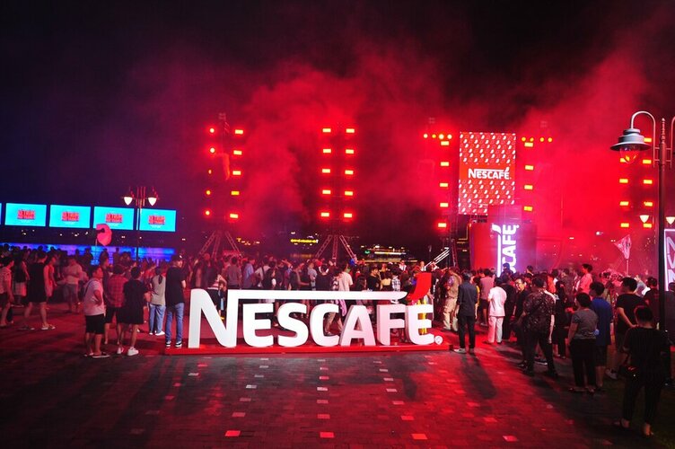 3. Hàng nghìn người dân và du khách thưởng thức trải nghiệm đa giác quan NESCAFÉ tại Bến Bạch ...jpg