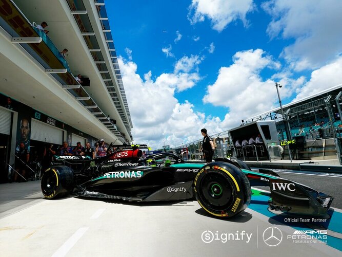 signify-mercedes-amg-petronas-f1-team-bargeboard-1(1)_ko lo go.jpg signify-mercedes-amg-petronas-f1-team-bargeboard-1(1)_ko lo go.jpg