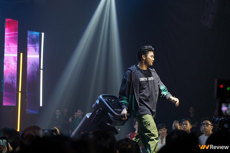 DSC04750_1280 logo mau.jpg