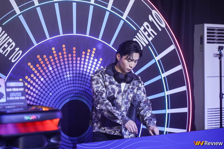 DSC04696_1280 logo mau.jpg