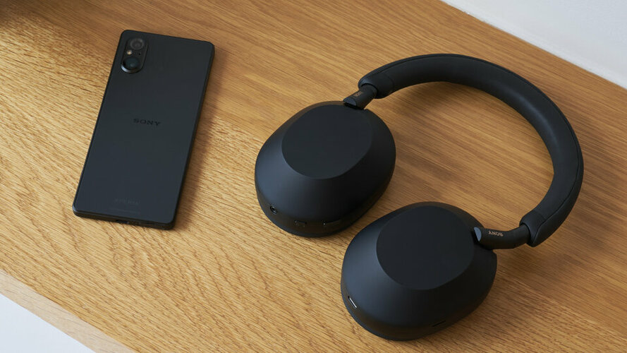 Xperia 5 V official 3.jpg Xperia 5 V official 3.jpg