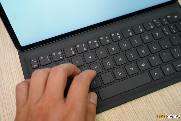 DSC04985_1280 logo mau.jpg