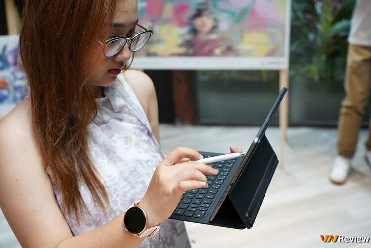 DSC04859_1280 logo mau.jpg