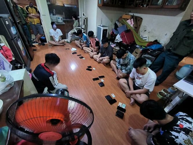 bang-mu-rom-chiem-doat-facebook-thu-loi-bat-chinh-hang-tram-trieu_jpg_75.jpg