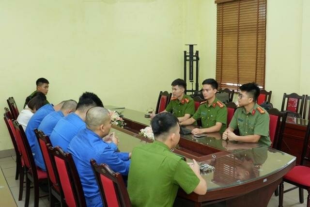 nu-cong-nhan-lay-nhiem-hiv-cho-16-nguoi-1_jpg_75.jpg nu-cong-nhan-lay-nhiem-hiv-cho-16-nguoi-1_jpg_75.jpg