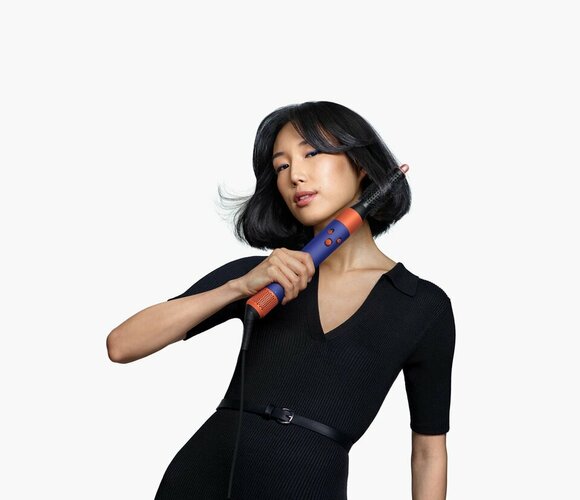 Mẫu nữ tóc thẳng sử dụng Dyson Airwrap i.d_ko lo go.jpg