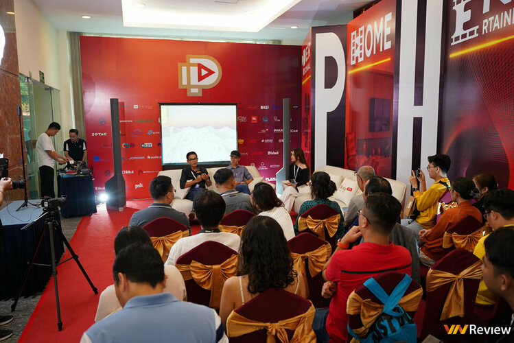 DSC07303_1280 logo mau.jpg