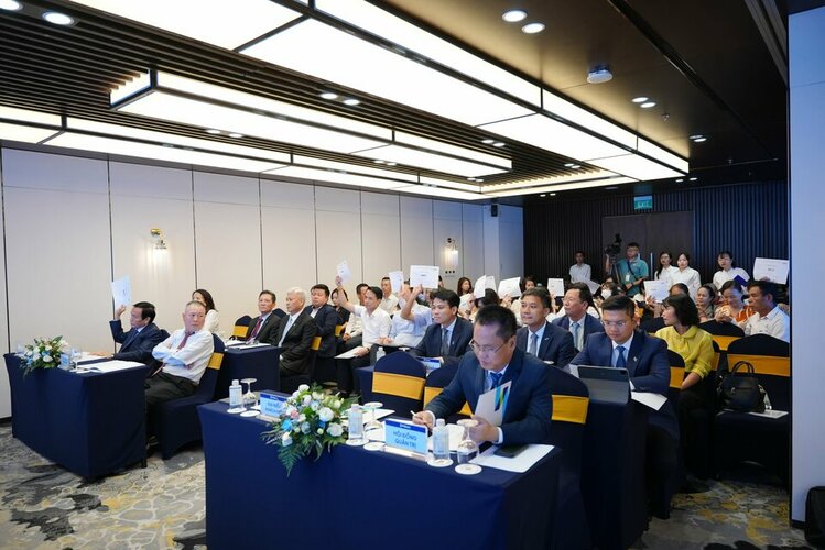 Các cổ đông biểu quyết thống nhất nội dung của Đại hội_ko lo go.jpg Các cổ đông biểu quyết thống nhất nội dung của Đại hội_ko lo go.jpg